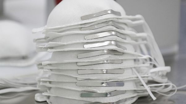 Bir maske üretim fabrikasından kare, arşiv Bir maske üretim fabrikasından kare, arşiv
