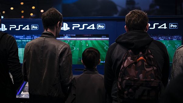 PS4 Fransa'da yaklaşık 200 euro satılıyor PS4 Fransa'da yaklaşık 200 euro satılıyor