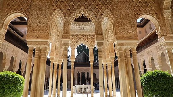 Imagen de las columnas del Patio de los Leones de la Alhambra Imagen de las columnas del Patio de los Leones de la Alhambra