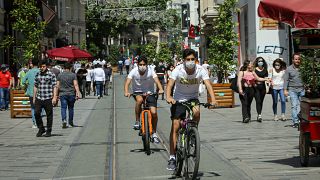 İstanbul Ankara ve Bursa'da açık alanlarda maske takma zorunluluğu getirildi