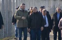 El presidente húngaro visita la frontera con Serbia