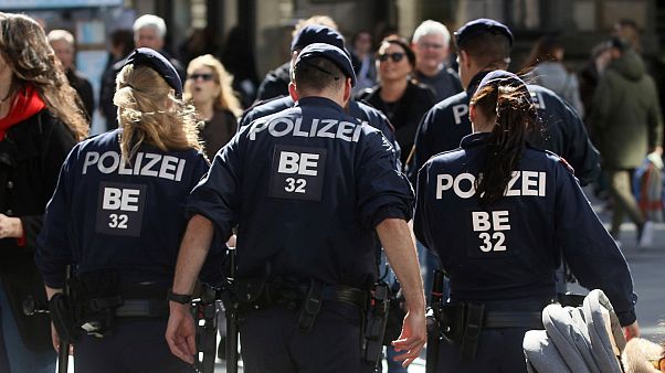 Polisin yanında 'kasten' gaz çıkaran adama 500 euro para cezası Polisin yanında 'kasten' gaz çıkaran adama 500 euro para cezası