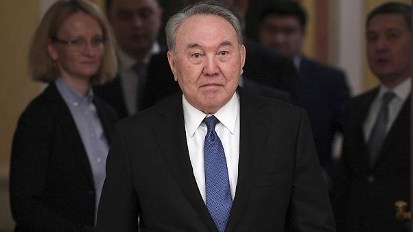 Der "Führer der Nation" Kasachstans sowie der Gesundheitsminister wurden positiv auf das Coronavirus getestet. Der "Führer der Nation" Kasachstans sowie der Gesundheitsminister wurden positiv auf das Coronavirus getestet.