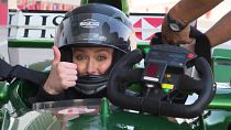 Adventures Dubai: Instagram fenomeni 'Supercar blondie' ile gerçek bir Formula 1 aracı sürdük