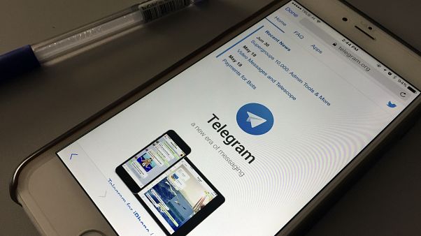 Сайт мессенджера Telegram на экране телефона. Сайт мессенджера Telegram на экране телефона.