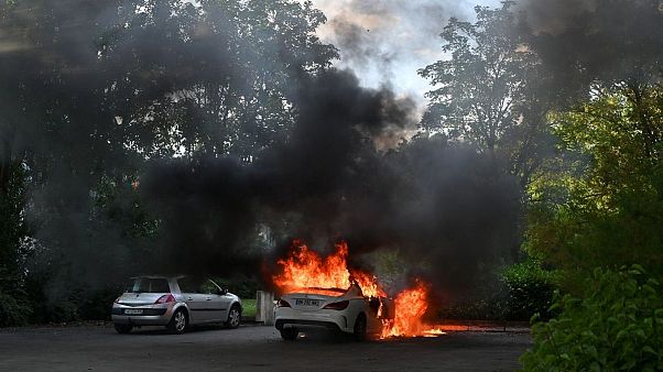 پلیس فرانسه ۶ شهروند چچنیتبار را در پیوند با آشوبهای دیژون بازداشت کرد پلیس فرانسه ۶ شهروند چچنیتبار را در پیوند با آشوبهای دیژون بازداشت کرد