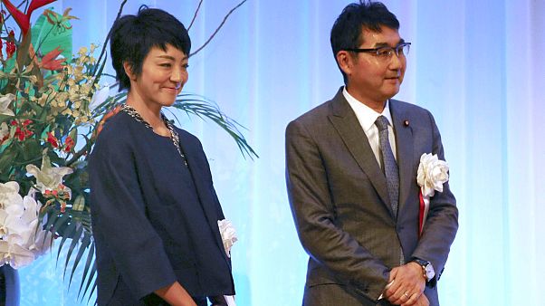 Milletvekili Anri Kawai Anri ve eski Japonya Adalet Bakanı Katsuyuki Kawai Milletvekili Anri Kawai Anri ve eski Japonya Adalet Bakanı Katsuyuki Kawai