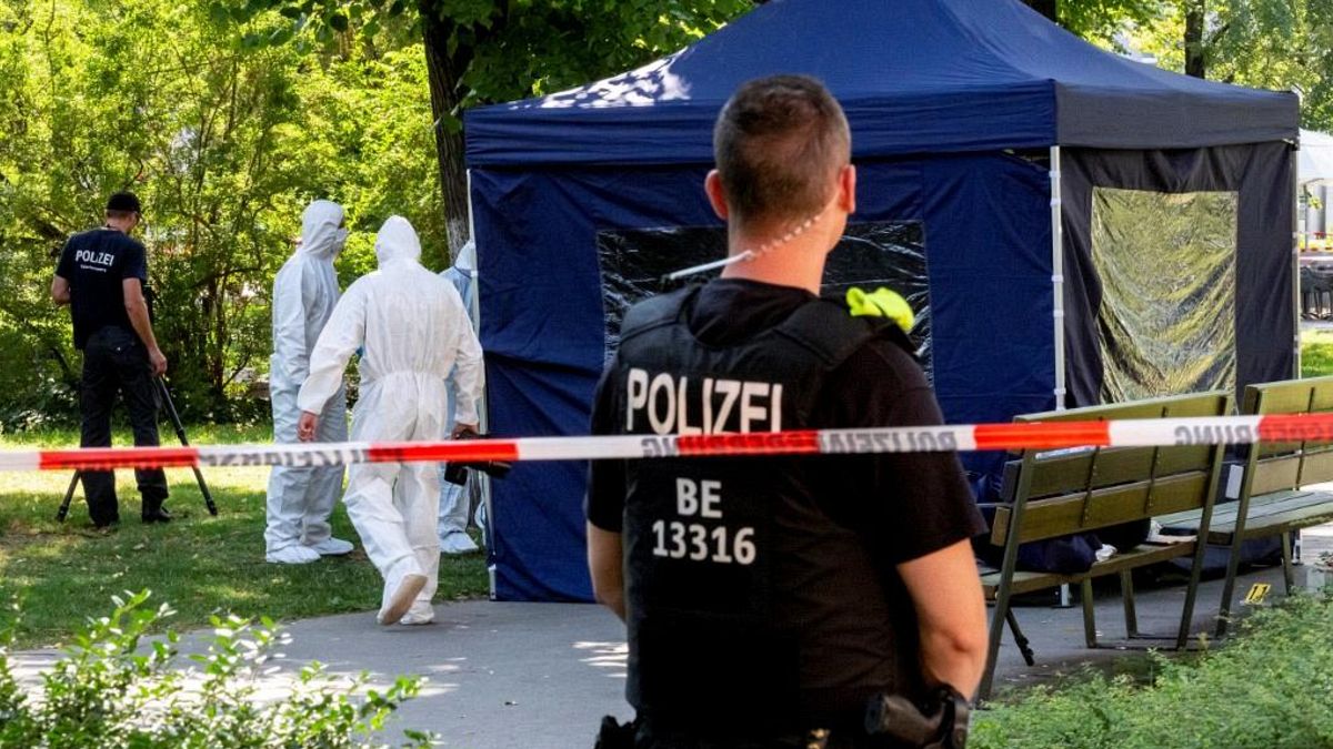 Cinayet sonrası Alman polisinin olay yeri incelemesi