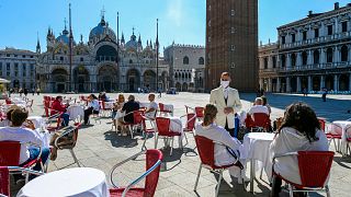 صورة لأحد المطاعم المفتوحة في مدينة البندقية الإيطالية