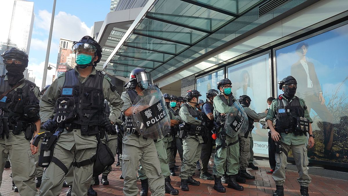 عناصر من شرطة هونغ كونغ خلال مظاهرة في الخامس عشر من حزيران/يونيو 2020