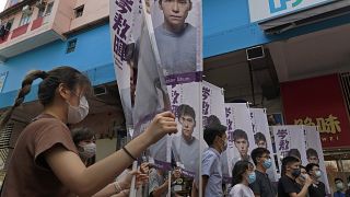 El activista de Hong Kong Joshua Wong, asiste a una actividad para las próximas elecciones al Consejo Legislativo en Hong Kong el sábado 20 de junio de 2020