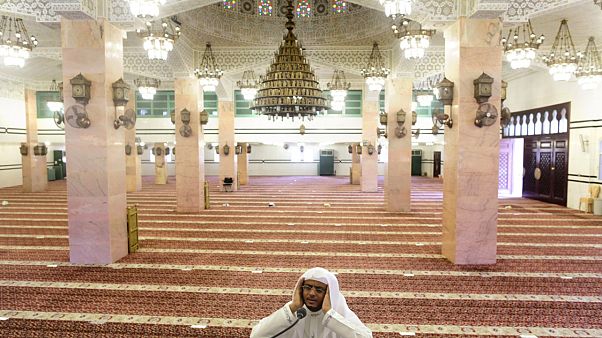 Hac için henüz karar vermeyen Suudi Arabistan yasakları kaldırıyor Hac için henüz karar vermeyen Suudi Arabistan yasakları kaldırıyor