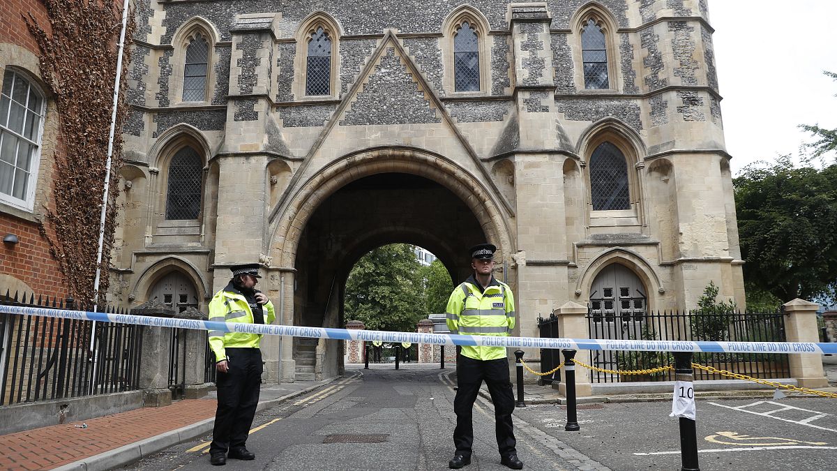 Polícia britânica não procura mais suspeitos em Reading