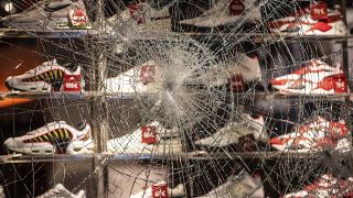 Die AngreiferInnen attackierten auch Läden in der Königstraße