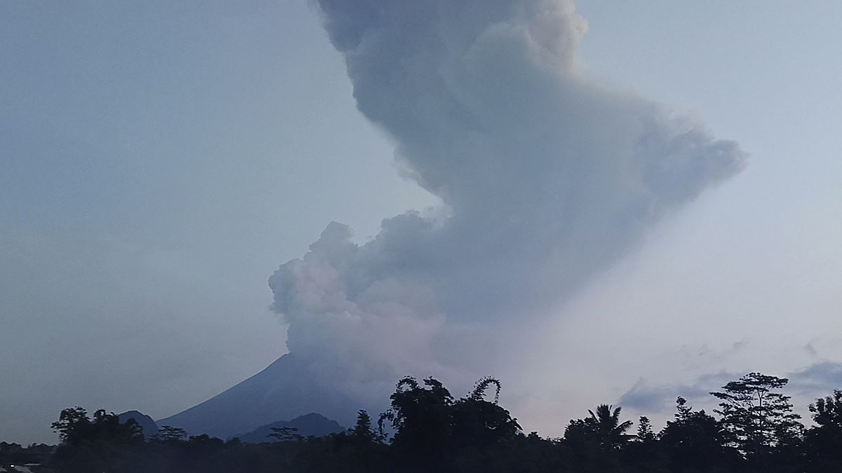 بركان ميرابي الإندونيسي 