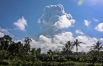 Rauch über Vulkan Merapi