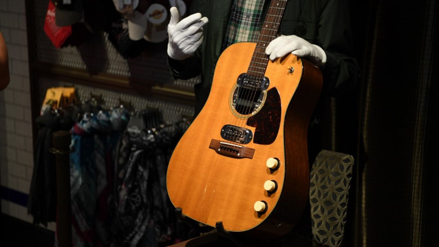 Guitarra de Kurt Cobain vendida por valor recorde | Euronews