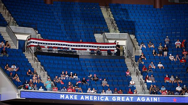 Trollok miatt beszélt félig üres sportcsarnokban Trump Trollok miatt beszélt félig üres sportcsarnokban Trump