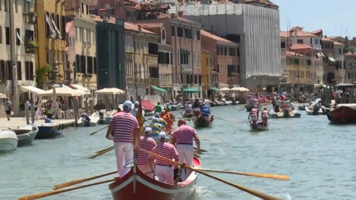 Immagini della "Vogada de la Rinascita", a Venezia