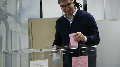 Elsöprő győzelmet aratott Vučić pártja Szerbiában
