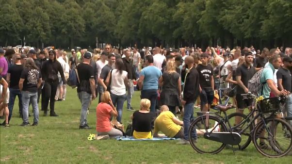 Decenas de detenidos en una marcha contra las medidas anti-COVID-19 en La Haya Decenas de detenidos en una marcha contra las medidas anti-COVID-19 en La Haya