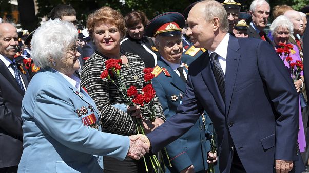 Владимир Путин приветствует ветеранов Владимир Путин приветствует ветеранов