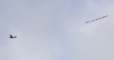 Football Banderole Raciste Dans Le Ciel De Manchester Euronews