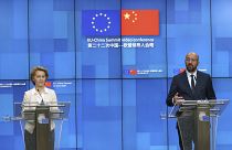 La presidenta de la Comisión Europea Ursula von Der Leyen y el presidente del Consejor Europeo Charles Michel en una anterior cumbre entre la UE y China en junio de 2020.