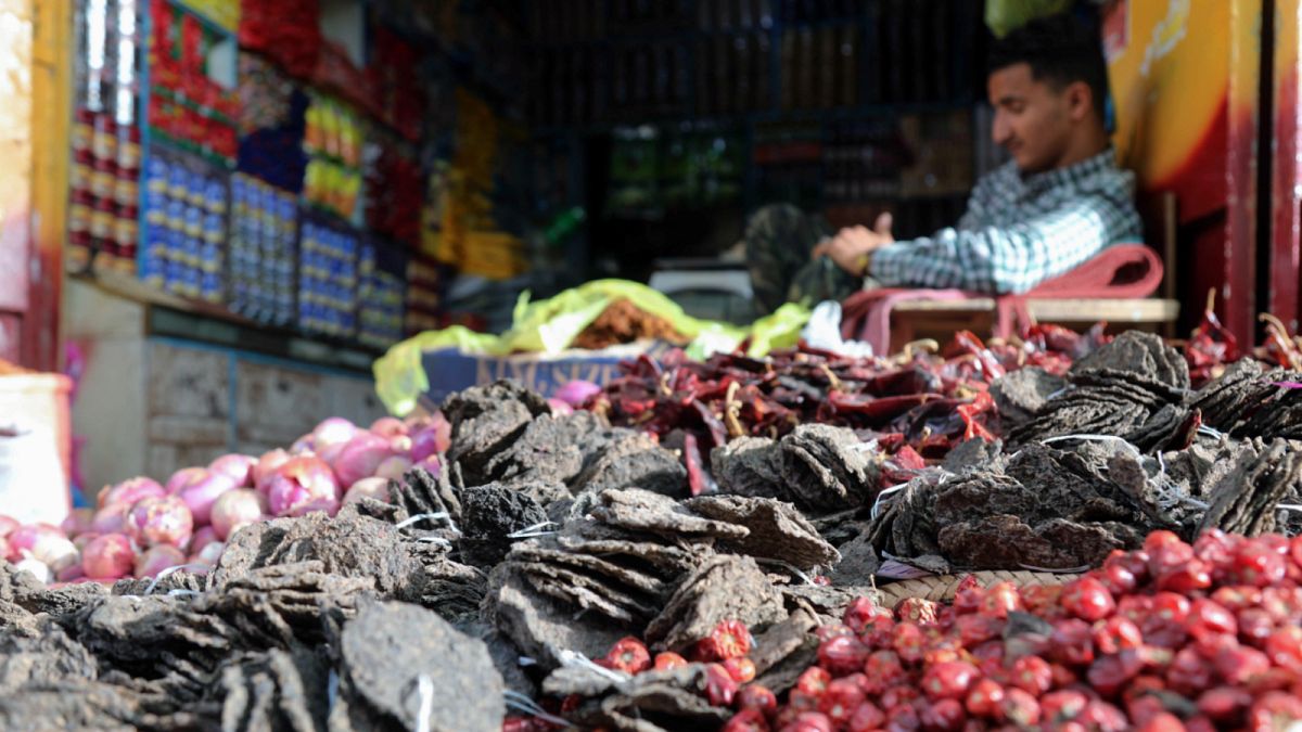 متجر للأعشاب في اليمن
