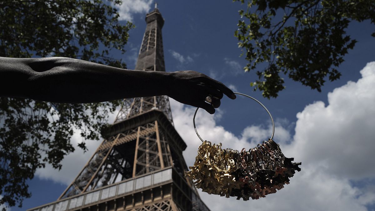 [Photos] Coronavirus : la Tour Eiffel réouvre après sa plus longue fermeture depuis plus de 70 ans