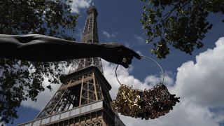 [Photos] Coronavirus : la Tour Eiffel réouvre après sa plus longue fermeture depuis plus de 70 ans
