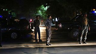 ماموران پلیس افغانستان در محل بمبگذاری سه هفته پیش در کابل