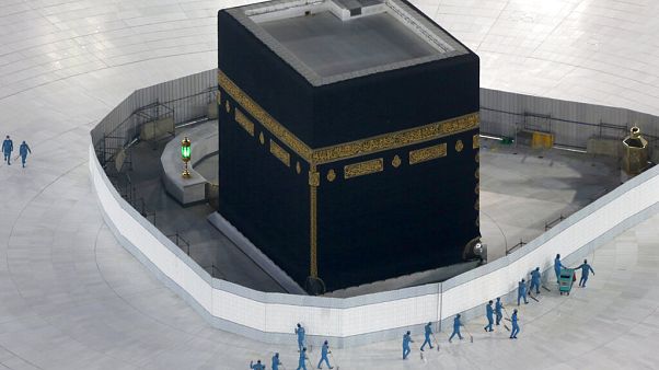 السعودية نيوز | 
    خيبة أمل لدى عدد كبير من المسلمين مع قرار السعودية بشأن الحج
