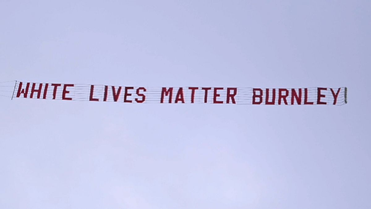 Manchester City-Burnley: polemiche per lo striscione "suprematista"