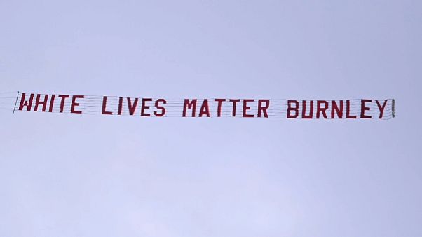 Manchester City-Burnley: polemiche per lo striscione "suprematista" Manchester City-Burnley: polemiche per lo striscione "suprematista"