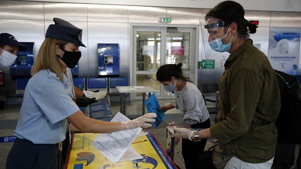 Έλεγχοι στο αεροδρόμιο Ελ. Βενιζέλος Έλεγχοι στο αεροδρόμιο Ελ. Βενιζέλος