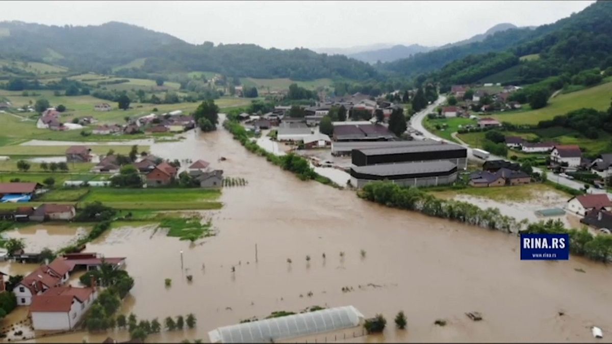شاهد: أمطار غزيرة وفيضانات تجتاح صربيا والبوسنة