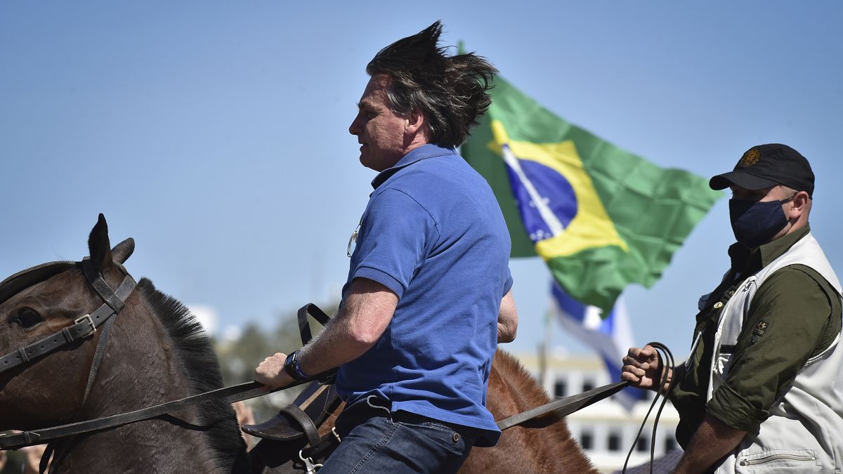Justiça brasileira obriga Jair Bolsonaro a usar máscara