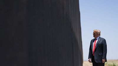 Trump inspeciona muro na fronteira com o México
