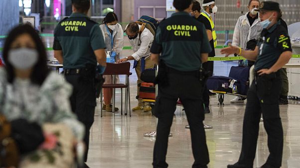 Controles en el aeropuerto de Madrid Adolfo Suárez - Barajas Controles en el aeropuerto de Madrid Adolfo Suárez - Barajas