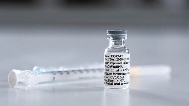 İngiltere'de Covid-19'a karşı üretilen bir aşı ilk kez insan üzerinde denendi İngiltere'de Covid-19'a karşı üretilen bir aşı ilk kez insan üzerinde denendi