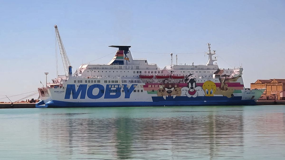 Schiff Moby Zaza mit 28 Covid-19 infizierten Migranten vor Sizilien