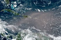 Imagen de satélite de la nube de polvo "Godzilla" entrando en el Caribe