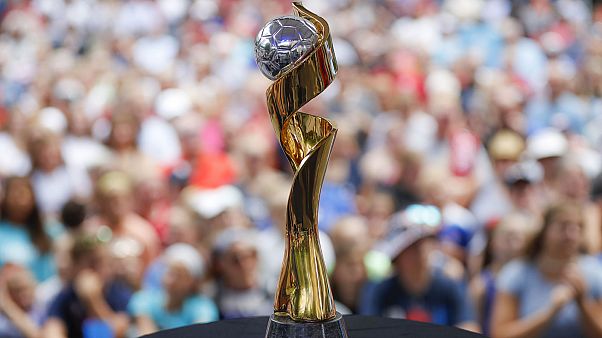 Le trophée de la Coupe du monde féminine de football Le trophée de la Coupe du monde féminine de football