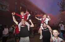 Fans des FC Liverpool feiern den Meistertitel
