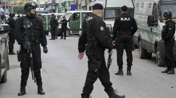 أمام إحدى المحاكم في الجزائر العاصمة أمام إحدى المحاكم في الجزائر العاصمة