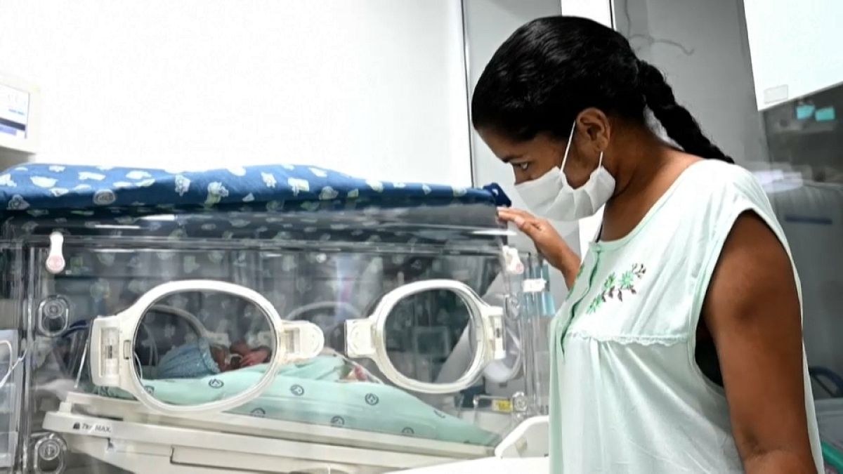 شاهد: كولومبية مصابة بكورونا تنجب طفلها وهي في غيبوبة