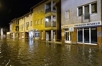 Vízben álló házak a nyíregyházi Szegfű utcában a 2020. június 27-i vihar után