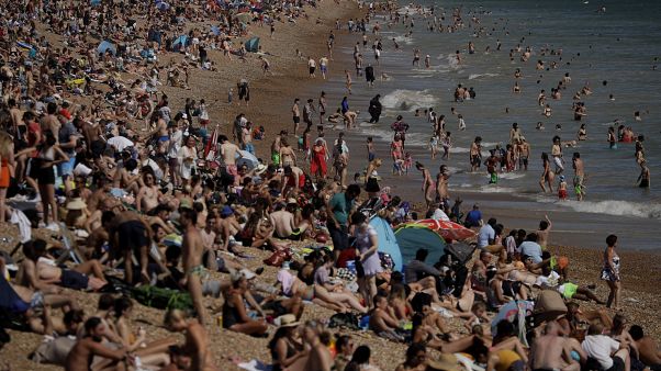Mindestabstand? Fehlanzeige! Großes Gedränge zum Ferienbeginn Mindestabstand? Fehlanzeige! Großes Gedränge zum Ferienbeginn