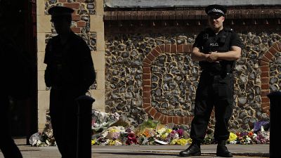 Цветы на месте теракта в Рединге